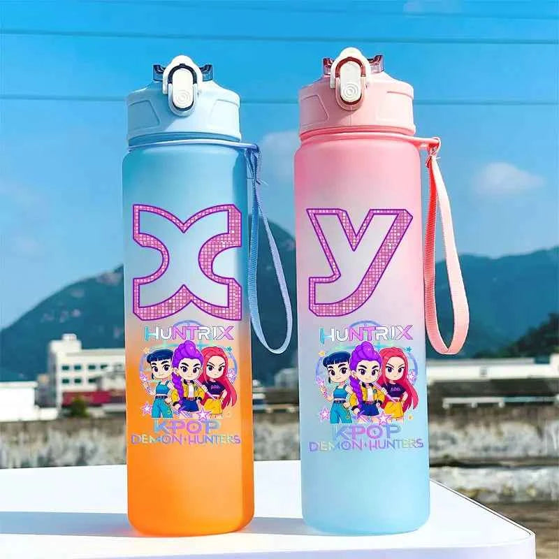750ML Straw Plastic Water Bottle K-Pop Demon Hunters Letter Children's Anime Gradient Water Bottle Birthday Gift Rumi Mira Zoey