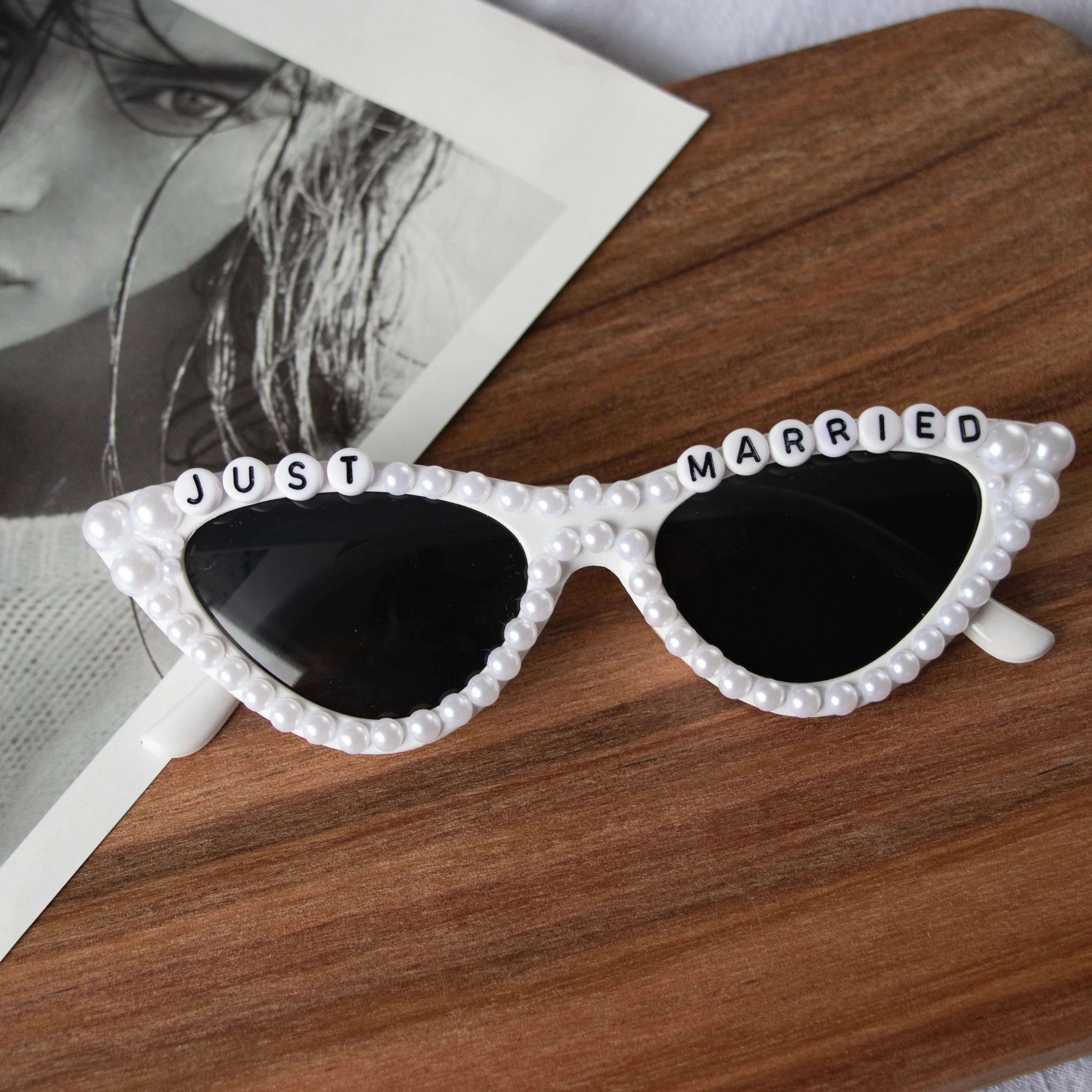 1pcs Bride To Be Just Married Pearl Sunglasses Bridal Shower Wedding Engagement Bachelorette Hen Party Honeymoon Decoration Gift