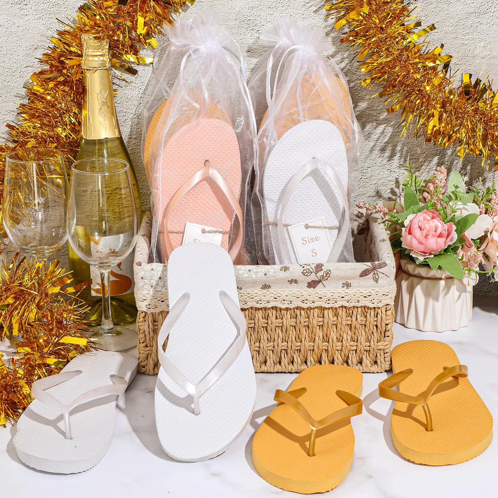 6-24 Pairs Flip Flops Bulk Wedding Favors Gifts for Guests Beach Sandals Bachelorette Hen Party Slippers Bridesmaid Team Bride